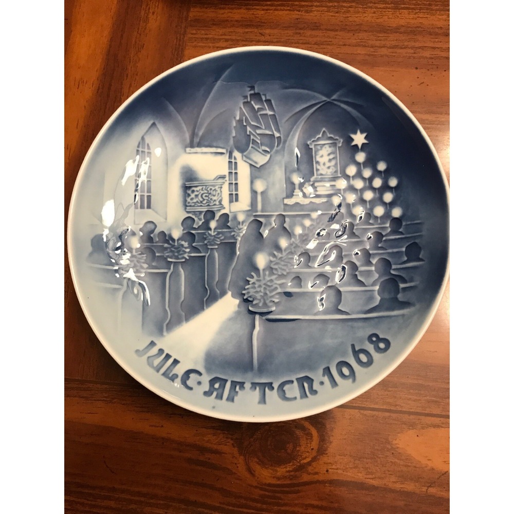 Royal Copenhagen bing grondahl 1968 Christmas in church plate‎
